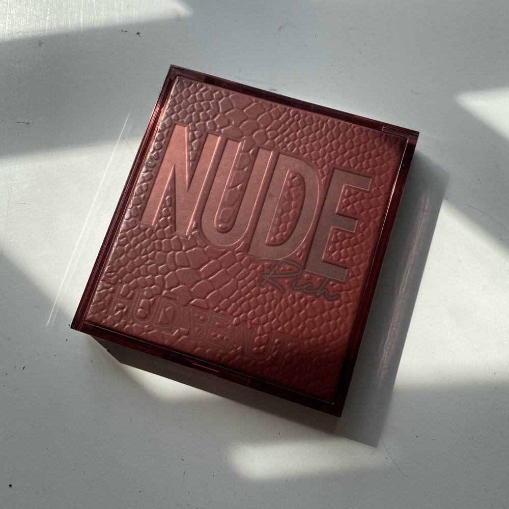 Huda Beauty Nude Rich